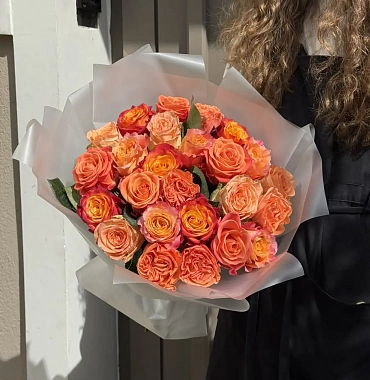 Букет из 25 ярких роз