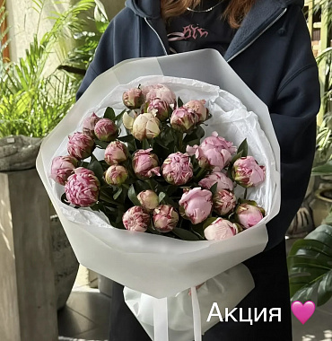 Букет из 25 розовых пионов 